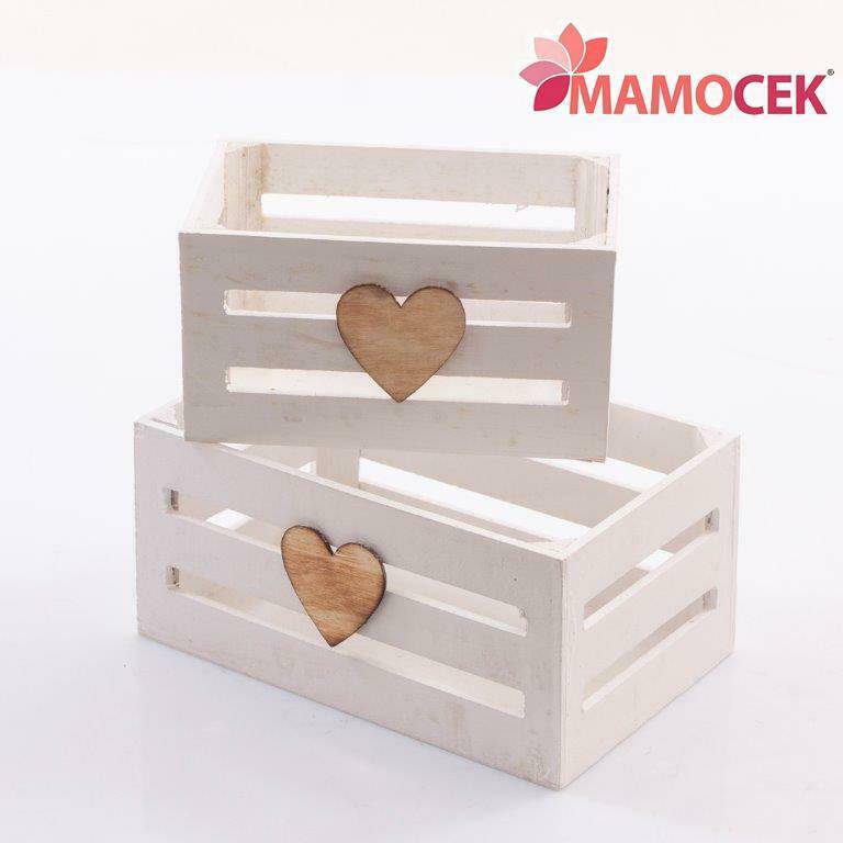 Scatola in legno bianca a forma di cuore